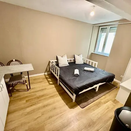 Proche Place De La Reunion Au Calme *